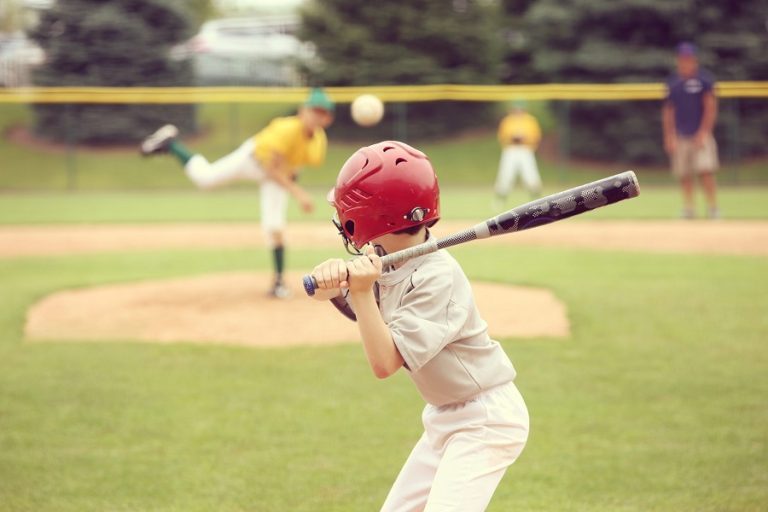 How the Right Softball Bat Reduces Injury Risk and Improves Safety